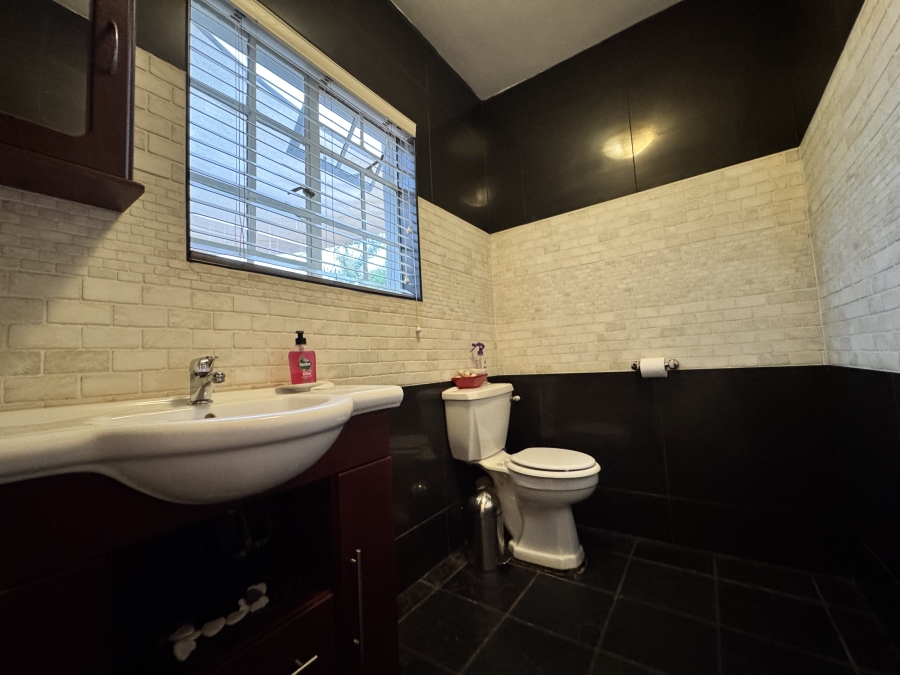 4 Bedroom Property for Sale in Wilkoppies North West